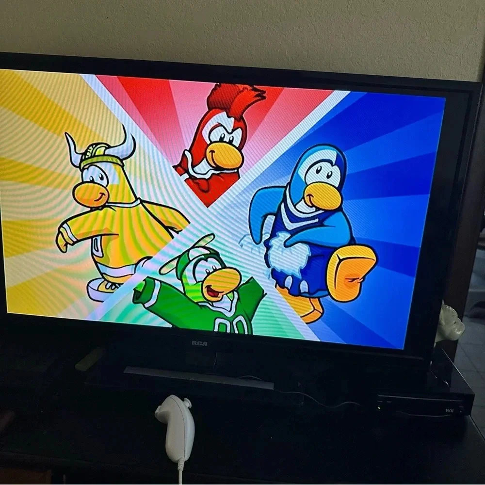 Nintendo Wii Club Penguin Game Day complete game with manual